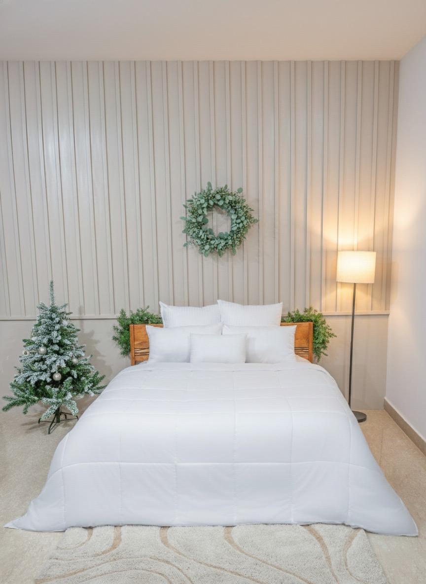 White/ White Twin Solid Reversible all season Comforter